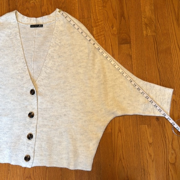 Black Tape Cream Cardigan NWT Size 2X - Picture 9 of 12